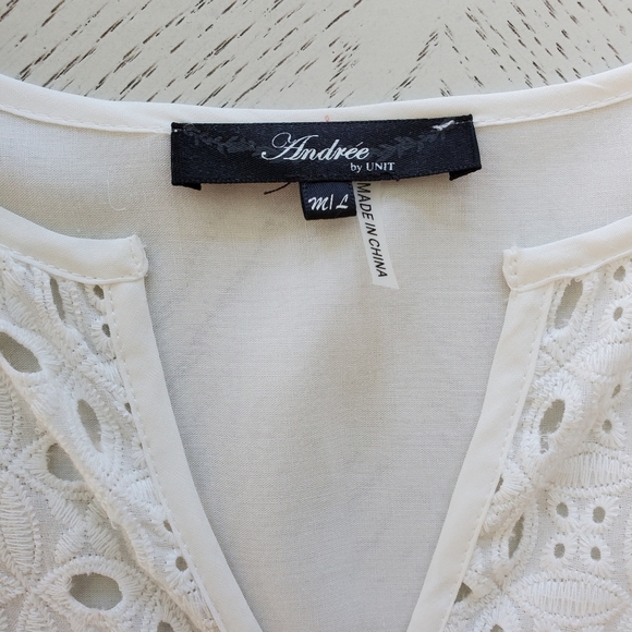 White Embroidered Floral Coverup 💐 - Picture 4 of 5